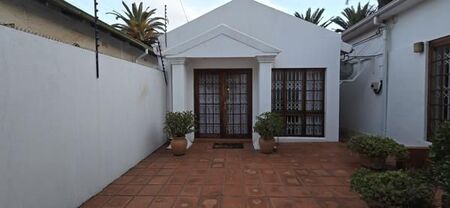 1 Bedroom Garden Cottage in Kensington