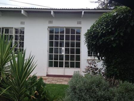 1 Bedroom Garden Cottage in Kensington