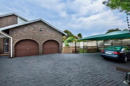 3 Bedroom House in Highway Gardens