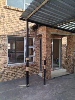 3 Bedroom Townhouse in Randfontein South