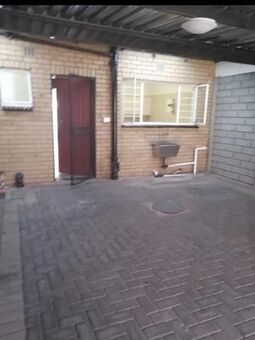 2 Bedroom Apartment in Randfontein South