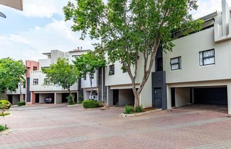 2 Bedroom Townhouse in Lombardy Estate