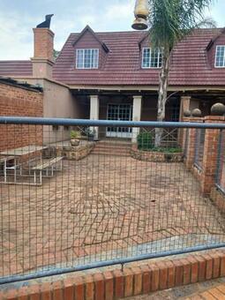 2 Bedroom Flat in Mooiplaats Ah