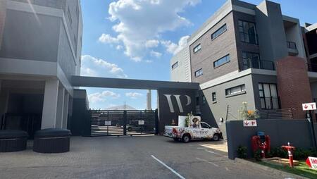 2 Bedroom Apartment in Waterkloof Park