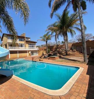 4 Bedroom House in Waterkloof Ridge