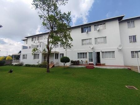 2 Bedroom Apartment in Groenkloof