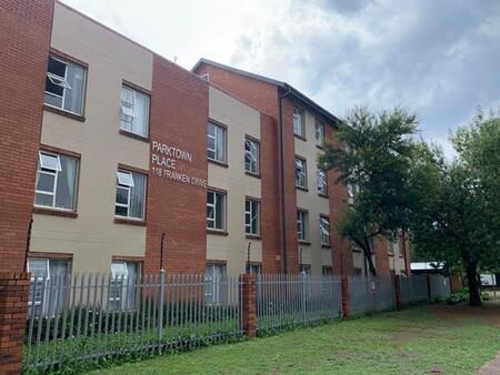2 Bedroom Apartment in Parktown Estate