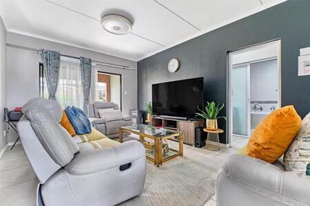 3 Bedroom Apartment in Noordhang