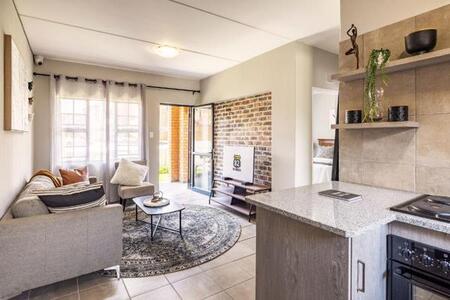 2 Bedroom Apartment in Mondeor