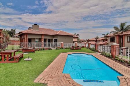 2 Bedroom House in Glenvista