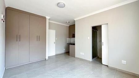 Studio apartment in Kew