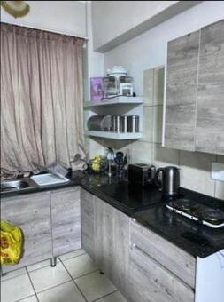 Bachelor apartment in Kew