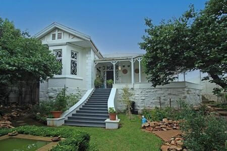 3 Bedroom House in Kensington