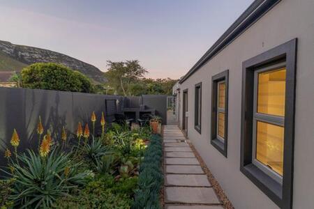 1 Bedroom House in Hermanus Heights