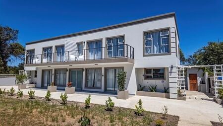 8 Bedroom House in Upper Robberg