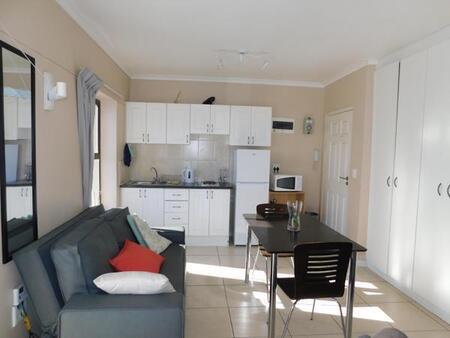 1 Bedroom Apartment in Rondebosch