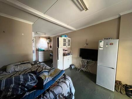 Studio apartment in Parow Central