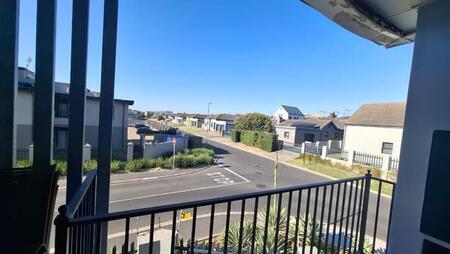 2 Bedroom Apartment in Burgundy Estate