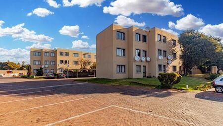 2 Bedroom Apartment in Weltevreden Park