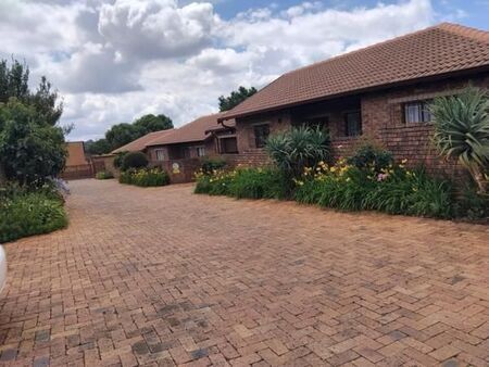 2 Bedroom Townhouse in Weltevreden Park