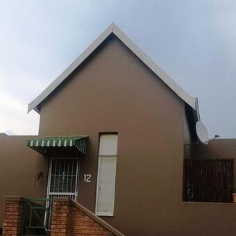 1 Bedroom Townhouse in Radiokop
