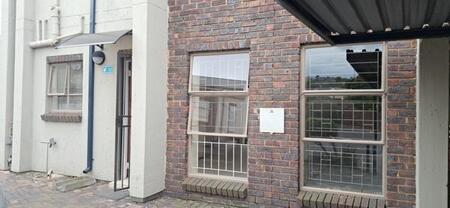 2 Bedroom Townhouse in Noordheuwel