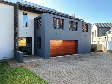 5 Bedroom House in The Hills