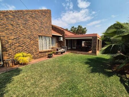 3 Bedroom House in Bougainvillea Estate