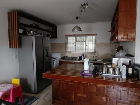 2 Bedroom Townhouse in Parktown North