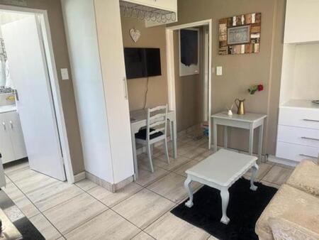 1 Bedroom Garden Cottage in Ferndale