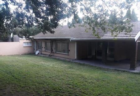 3 Bedroom House in Kensington B