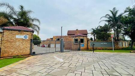 2 Bedroom Cluster in Die Hoewes