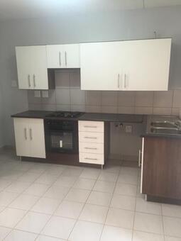 1 Bedroom Apartment in Die Hoewes