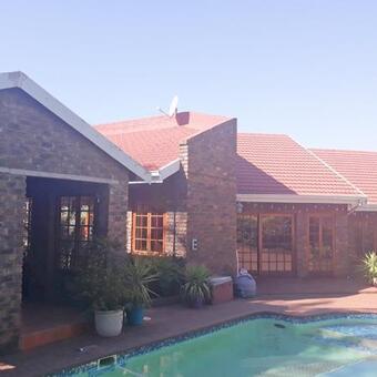 4 Bedroom House in Zwartkop