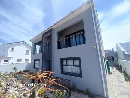 5 Bedroom House in Grotto Bay