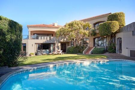 4 Bedroom House in Plettenberg Bay