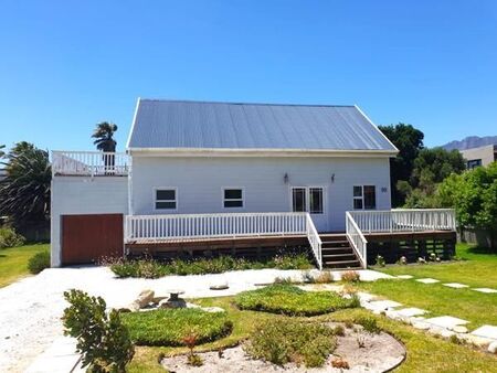 3 Bedroom House in Pringle Bay
