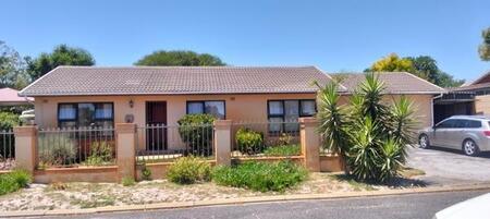 4 Bedroom House in St Dumas