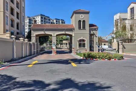 1 Bedroom Apartment in Century City