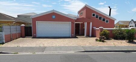 3 Bedroom house to rent in Grassy Park, Cape Town