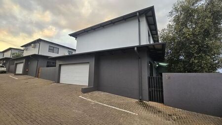 3 Bedroom townhouse - sectional to rent in Cashan, Rustenburg