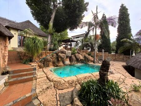 5 Bedroom House in Montana Park