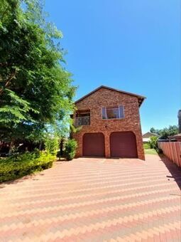 4 Bedroom House in Doornpoort