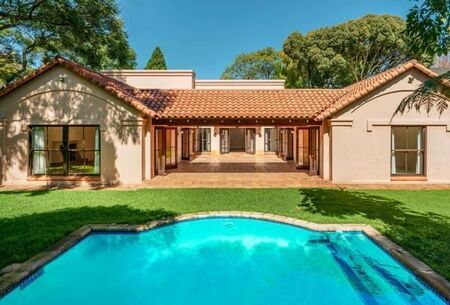 3 Bedroom House in Melrose