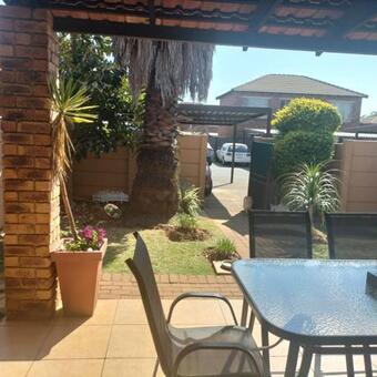 2 Bedroom Townhouse in Florida Glen