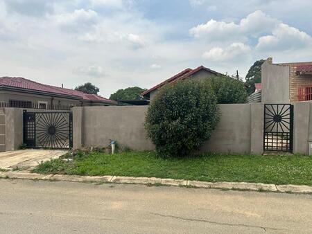 3 Bedroom House in Meredale