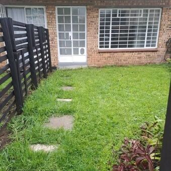 1 Bedroom Garden Cottage in Orange Grove