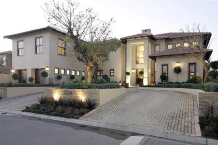 4 Bedroom House in Dainfern