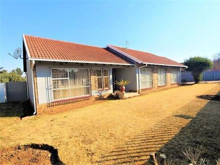 3 Bedroom House in Dersley