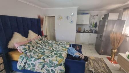 1 Bedroom House in Van Riebeeck Park